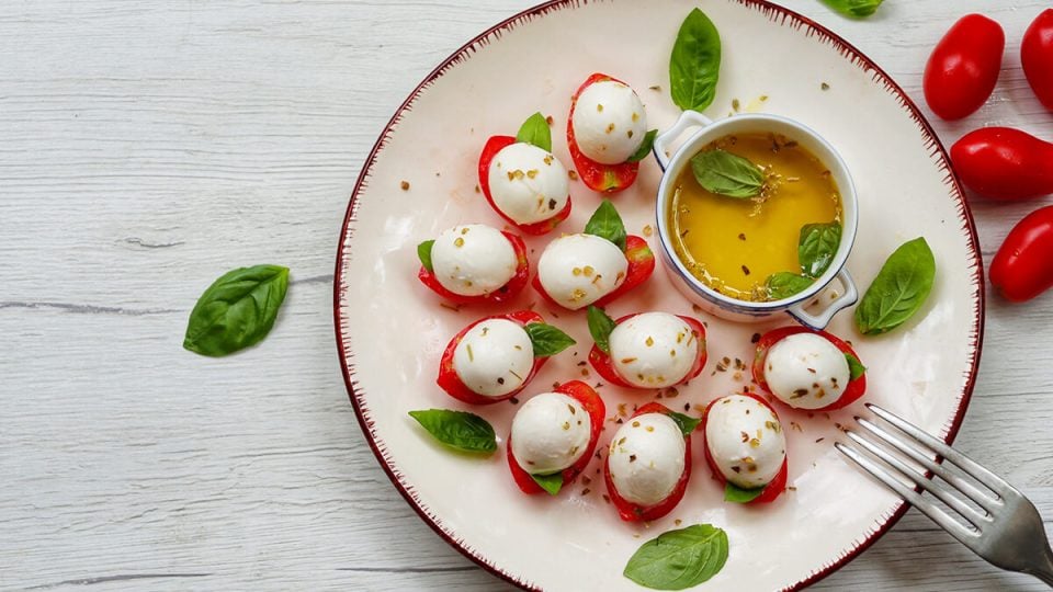 20 Best Grape Tomato Recipes You Need To Try   Caprese Salad With Grape Tomatoes 960x540 